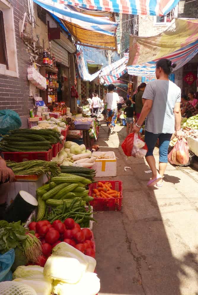 Petit marché populaire en centre ville
