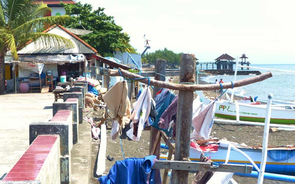 Singaraja: les baraques de pêcheurs en front de mer