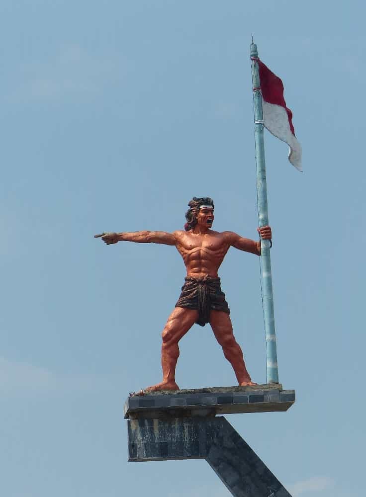 Singaraja: comme un peu partout à Bali, de nombreuses statues ont été édifiées à la gloire des combattants de l'indépendance