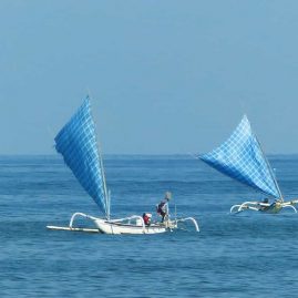 Jukung: petits trimarans, voiliers équipés de 2 balanciers et d’une voile triangulaire