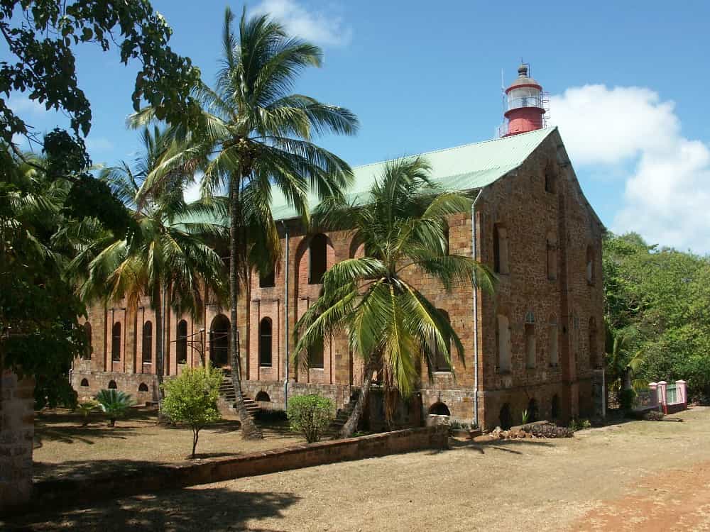 Ile Royale - Les bâtiments administratifs des Iles du Salut sont restaurés et utilisés