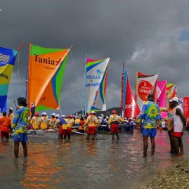 Départ du Tour de Yoles de Martinique sur la plage de Sainte Luce