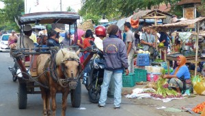 Scène de marché dans un village proche de Tetebatu
