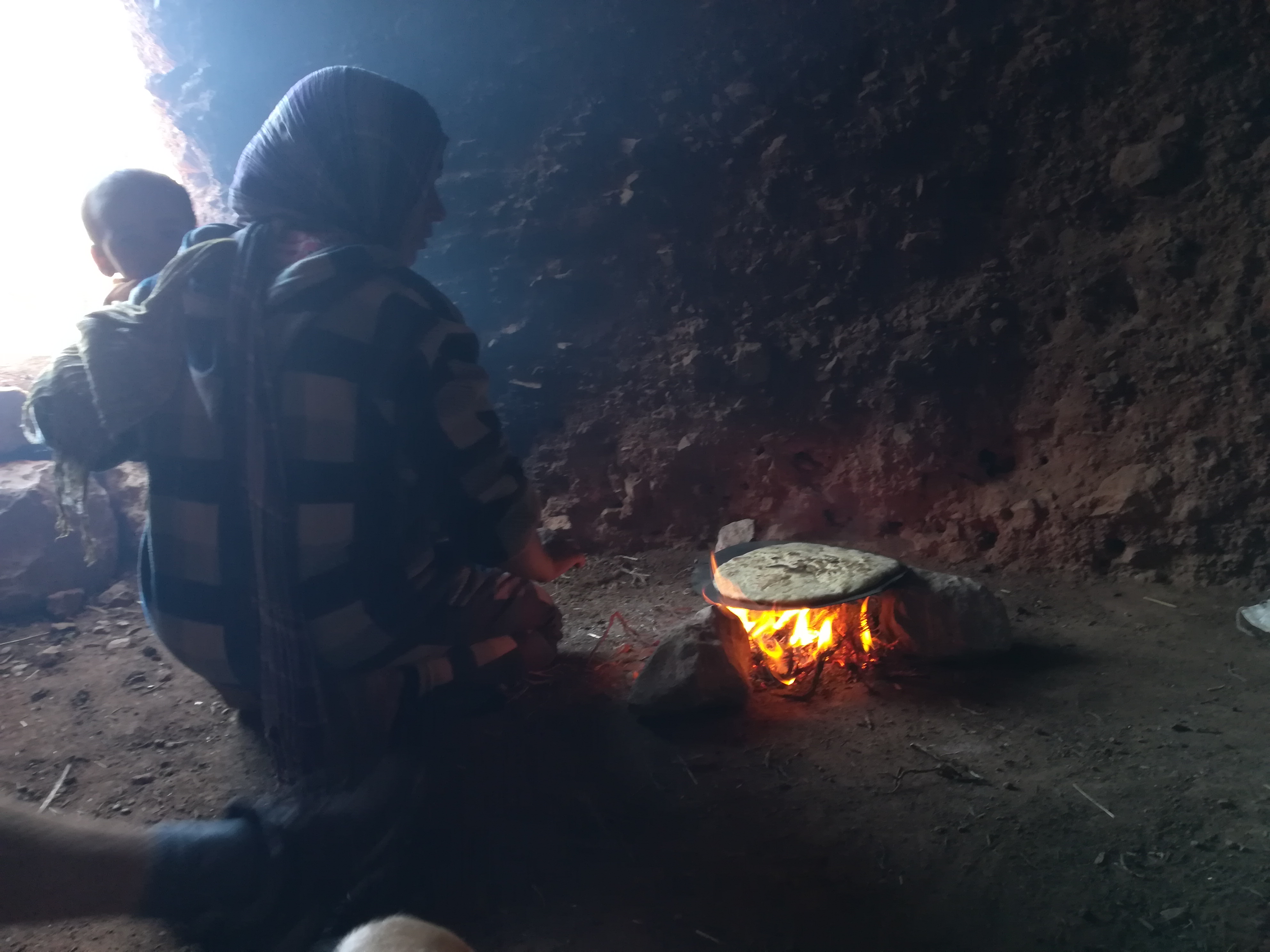 Dans la grotte des berbères nomades