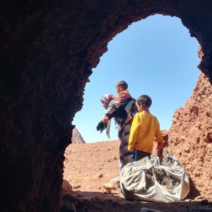 Dans la grotte des berbères  nomades 